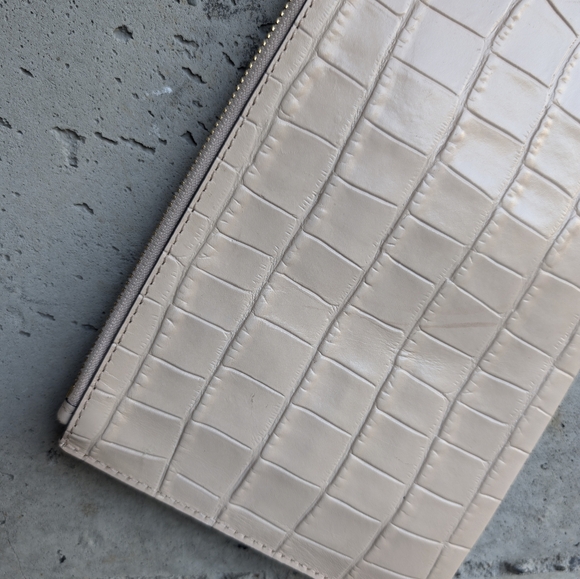 Michael Kors Croc Wristlet - Picture 11 of 16